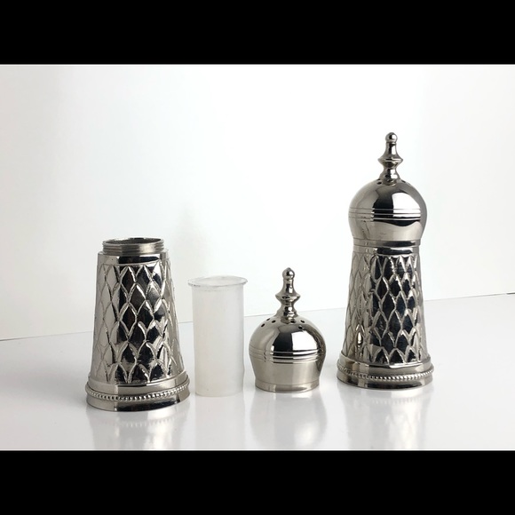 vintage salt and pepper shakers Metal Silver Tower - Picture 2 of 6